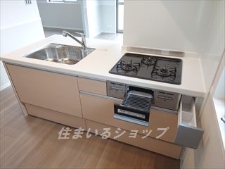 キッチン　３口ガスコンロ・グリル付きシステムキッチン