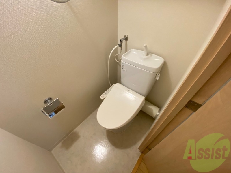 トイレ　ウォシュレット機能がついたトイレです。安心して使用できます。