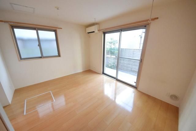 居室・リビング　2面採光のお部屋です