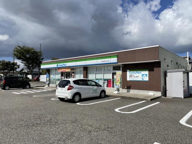 コンビニ　ファミリーマート新潟中野山五丁目店（コンビニ）まで90m