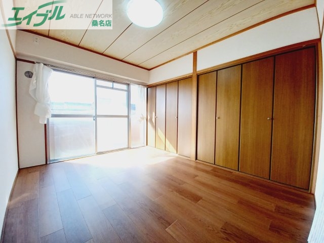 居室・リビング　同物件別部屋写真
