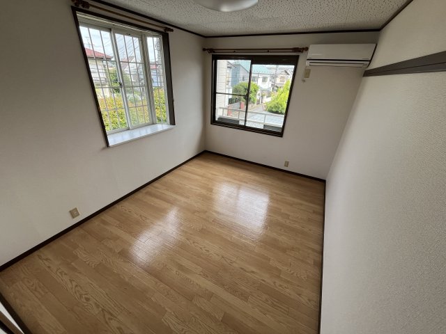 その他部屋・スペース　開放的な寝室です