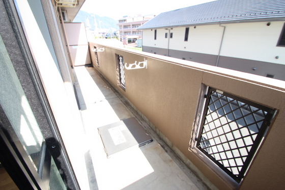 バルコニー　※別号室の写真となります。