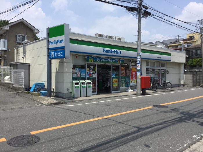 コンビニ　ファミリーマート（コンビニ）まで400m
