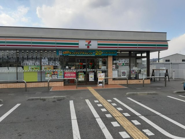 コンビニ　セブン－イレブン　加西北条駅前店（コンビニ）まで724m