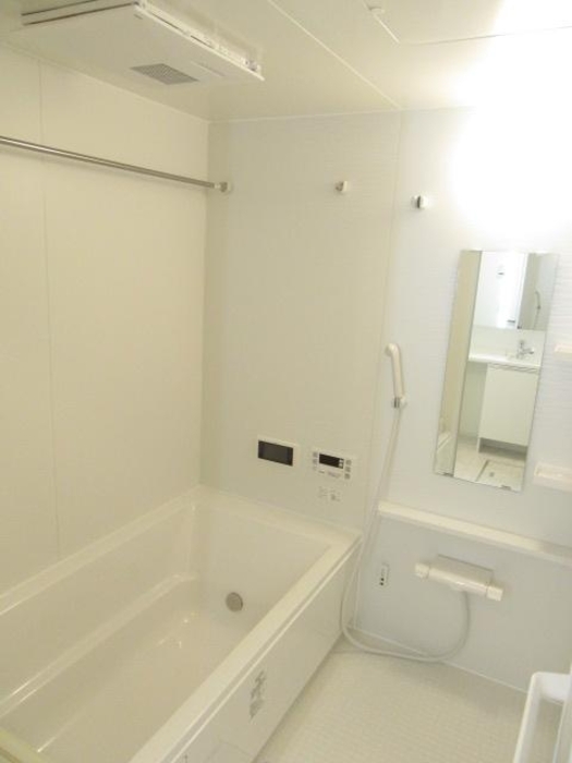 バス・シャワールーム　別部屋写真です。