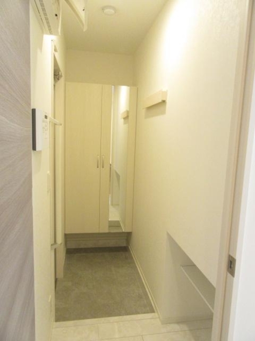 玄関　別部屋写真です。