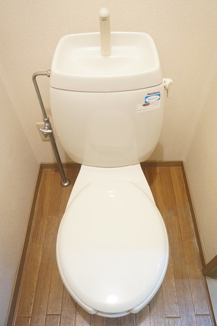 トイレ　※補修前の参考画像の為、設備等は現況優先。
