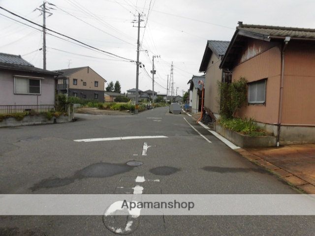 その他　前面道路（その他）まで0m