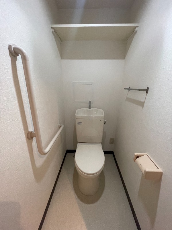 トイレ　※掲載写真は別号室の参考写真です。
