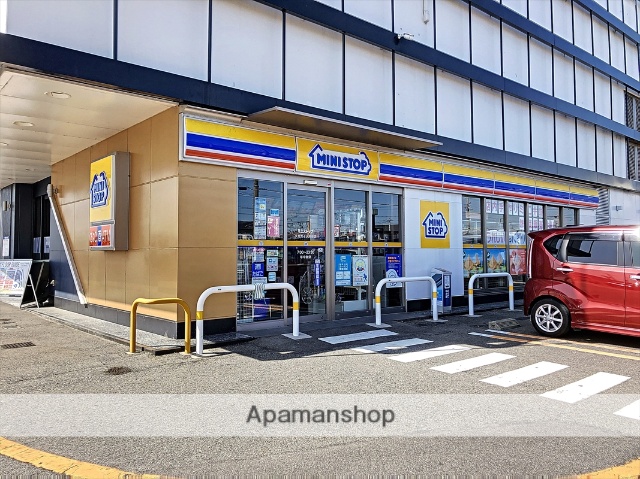 コンビニ　ミニストップ（コンビニ）まで819m