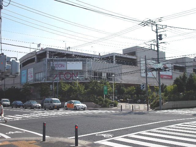 ショッピングセンター　イオン横浜新吉田店（ショッピングセンター）まで428m