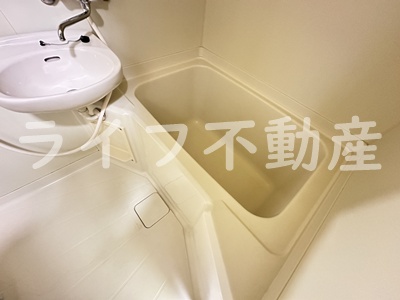バス・シャワールーム　落ち着いた空間のお風呂です