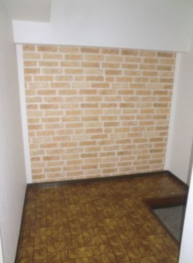 玄関　この写真の反転タイプです