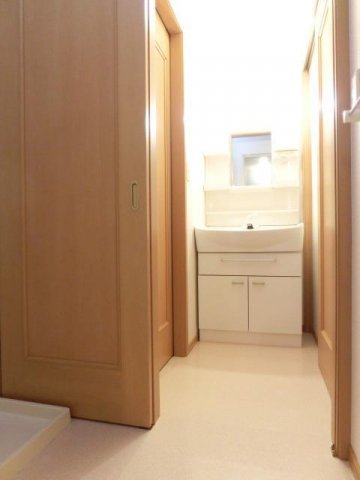 洗面設備　コンパクトで使いやすい洗面所