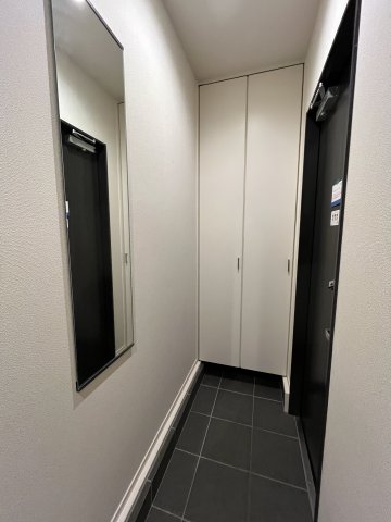 玄関　※同物件別部屋参考写真