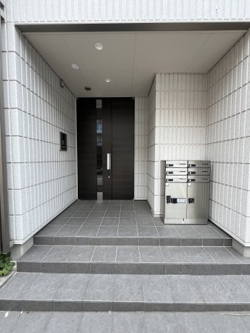 エントランス　広々としたエントランスアプローチ