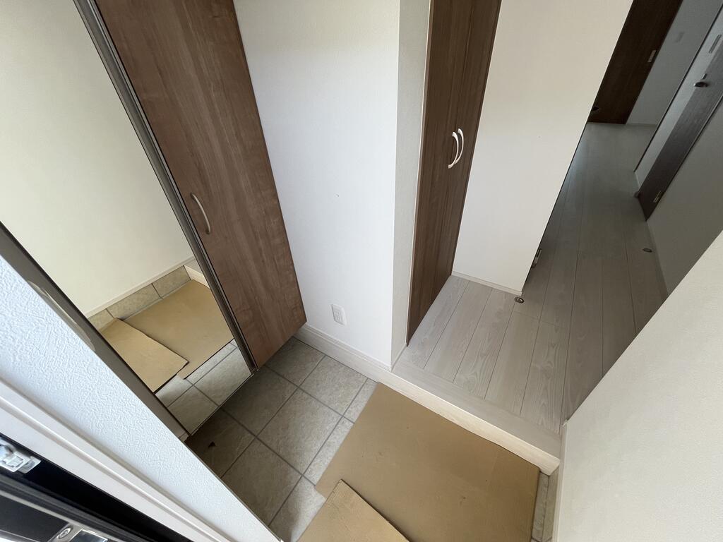 玄関　※同型物件参考画像
