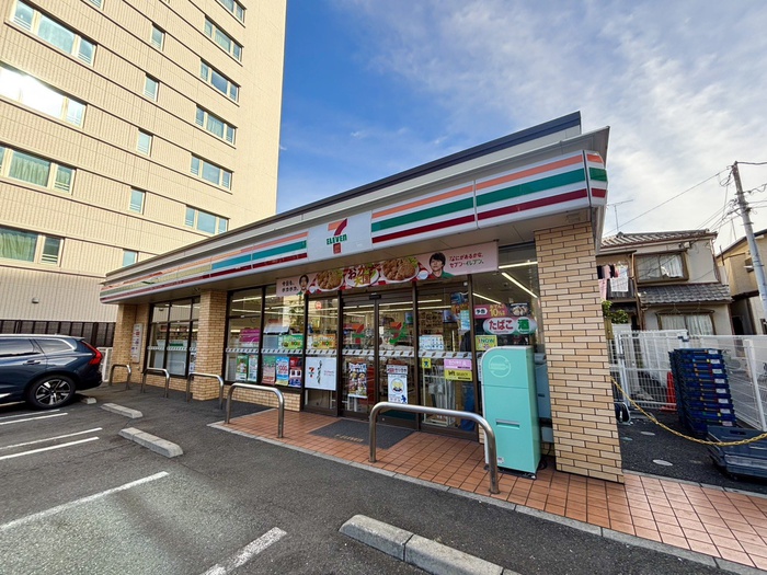 コンビニ　セブンイレブン（コンビニ）まで378m