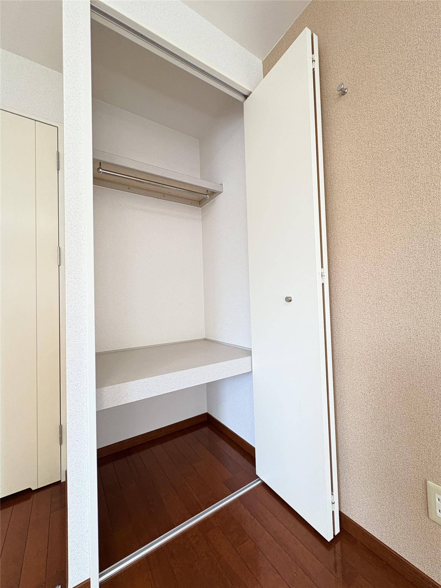 収納　同タイプ別部屋の写真となります。