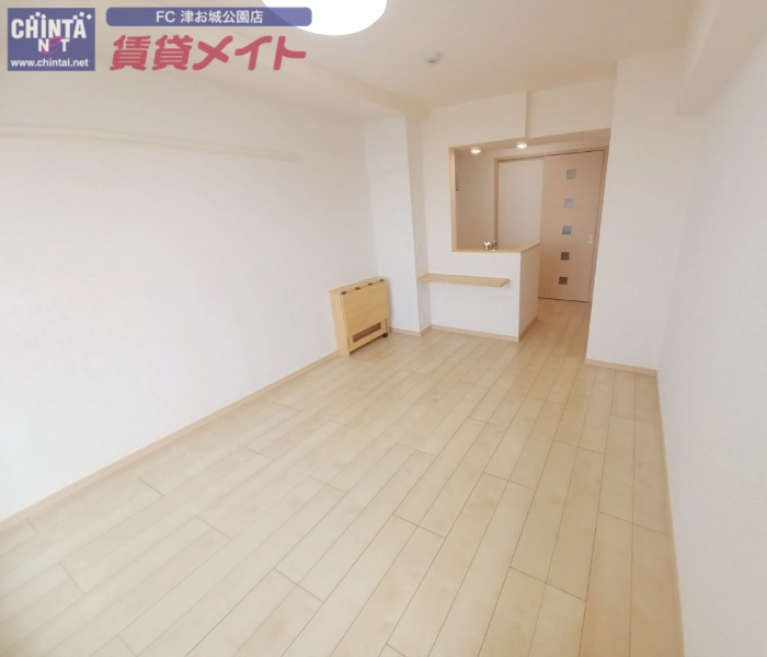 居室・リビング　同物件別部屋写真