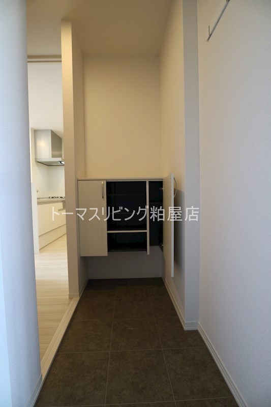 玄関　写真は度型別物件（現況優先）