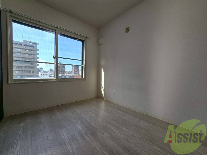 その他部屋・スペース　こちらのお部屋は光が差し込む、温かみのあるお部屋です。