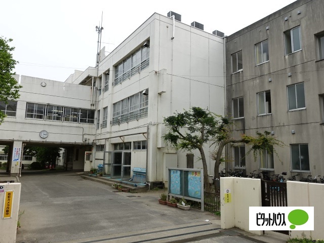小学校　習志野市立屋敷小学校（小学校）まで975m