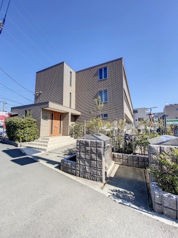 建物外観　南向きです。