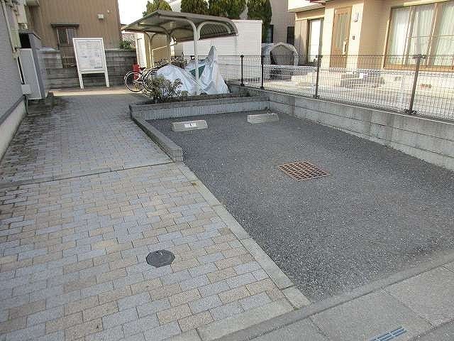 駐車場　駐車場