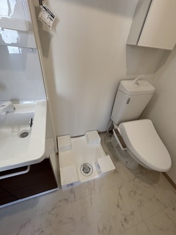 トイレ　※同じ間取りの別部屋の写真になります