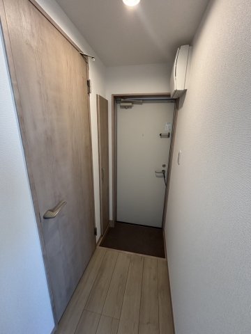 玄関　※同じ間取りの別部屋の写真になります