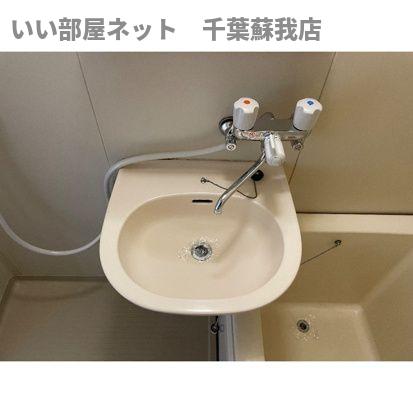 洗面設備　ゆったりとスペースのある洗面所