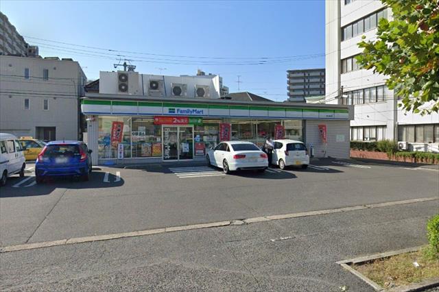 コンビニ　ファミリーマート鹿田店（コンビニ）まで517m