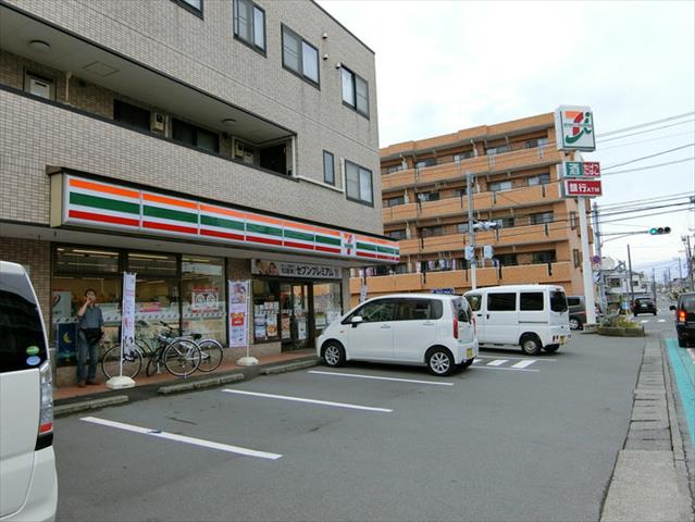 コンビニ　セブンイレブン（コンビニ）まで340m