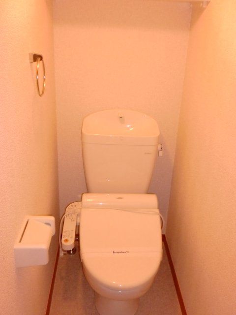 トイレ　ウォシュレット付き