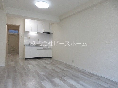居室・リビング　※別号室参考写真