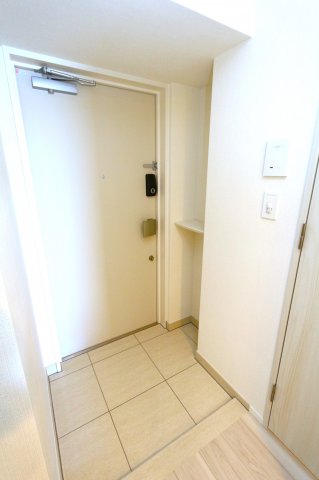 玄関　参考写真（同物件別部屋）