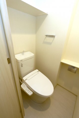 トイレ　参考写真（同物件別部屋）