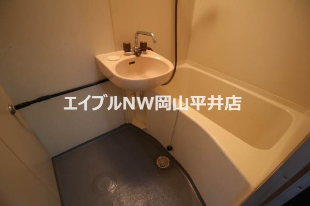 バス・シャワールーム　※同タイプのお部屋の写真です