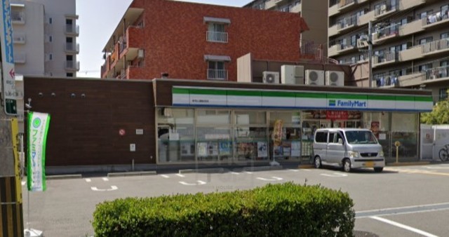 コンビニ　ファミリーマート　緑地公園駅西（コンビニ）まで455m