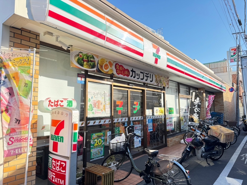 コンビニ　セブンイレブン　足立柳原2丁目店（コンビニ）まで96m