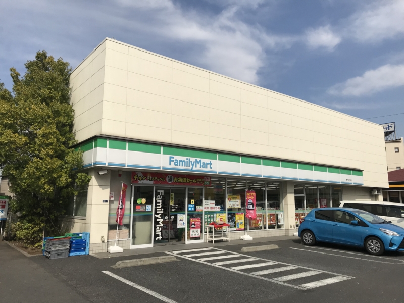 コンビニ　ファミリーマート（コンビニ）まで520m
