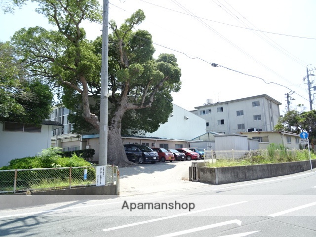 小学校　芳川小学校（小学校）まで520m