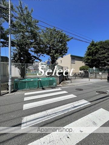 小学校　横浜市立桜岡小学校（小学校）まで629m