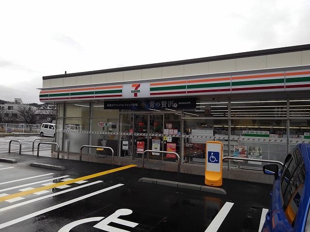 コンビニ　セブンイレブン 倉吉東巌城町店（コンビニ）まで500m