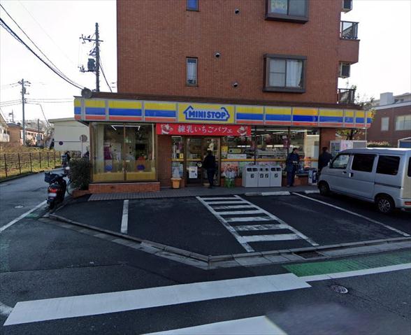 コンビニ　ミニストップ（コンビニ）まで915m