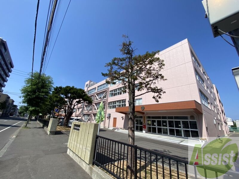 中学校　札幌市立北辰中学校（中学校）まで1282m