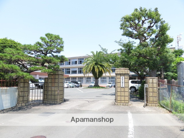 中学校　八幡中学校（中学校）まで355m