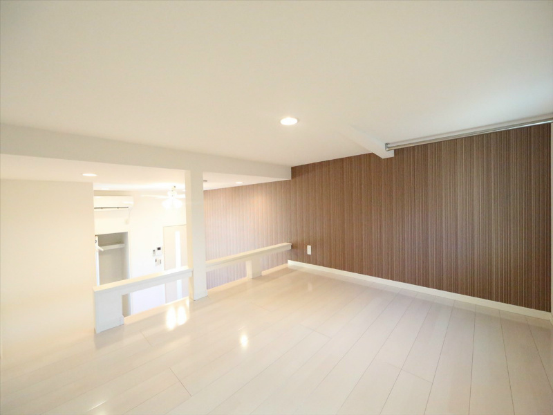 その他部屋・スペース　上階ロフト5.4帖（収納としてもお部屋としても使えます）